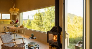 cozy-kitchen-with-nature-view-2025-03-18-13-15-27-utc_Easy-Resize.com