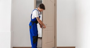 jak-podniesc-drzwi-na-zawiasach